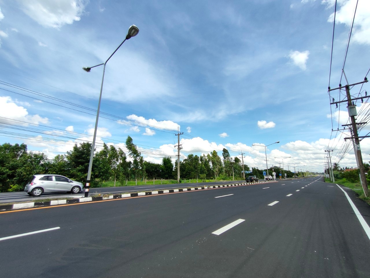 งานปรับปรุงผิวทางแอสฟัลต์คอนกรีตเดิม นำกลับมาใช้ใหม่ ทางหลวงหมายเลข 212 ตอน อำนาจเจริญ - ลืออำนาจ ตอน 2 ระหว่าง กม.524+200- กม.525+361 ปริมาณงาน 23,058 ตร.ม.